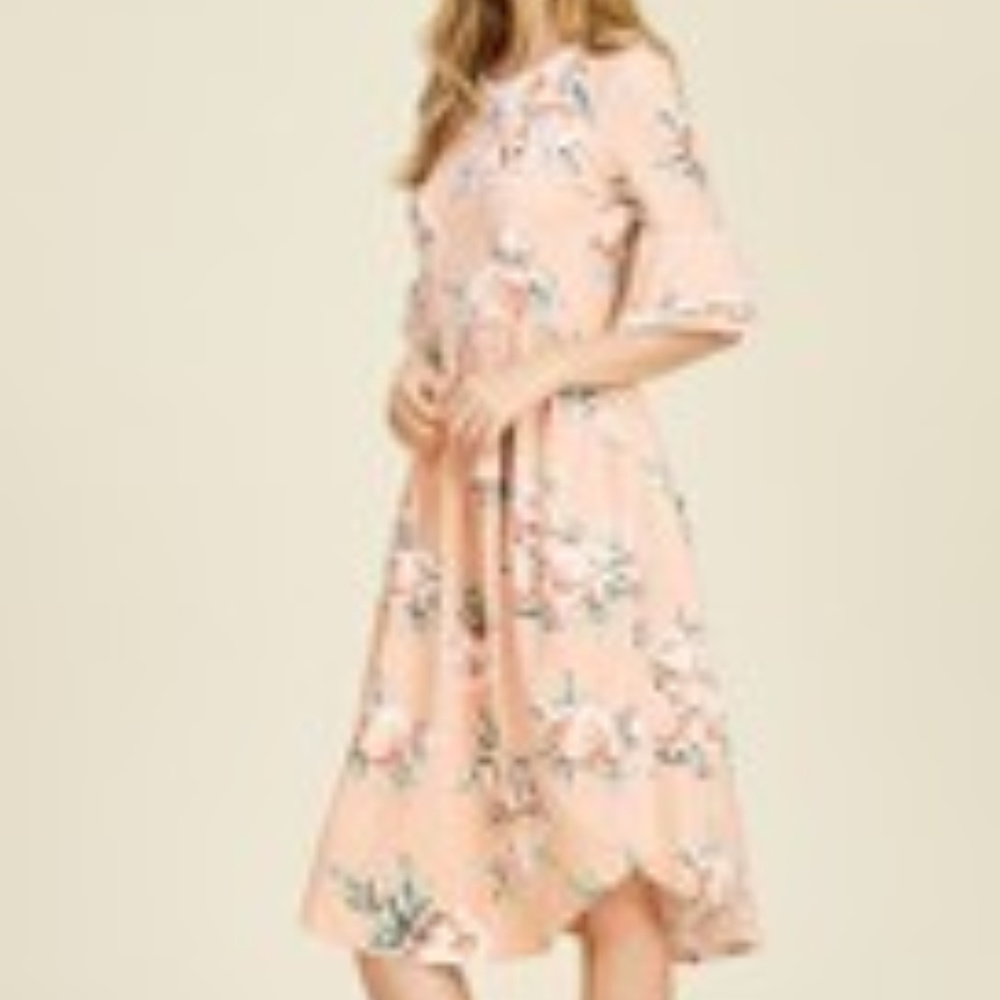 Soft peach dress with ruffled sleeves and pockets